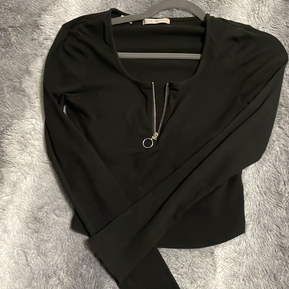 Size large black long-sleeve crop top - Picture 2 of 3